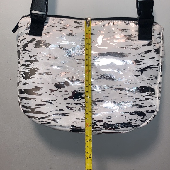 PUMA Wild Cat Messenger Bag - Picture 8 of 9